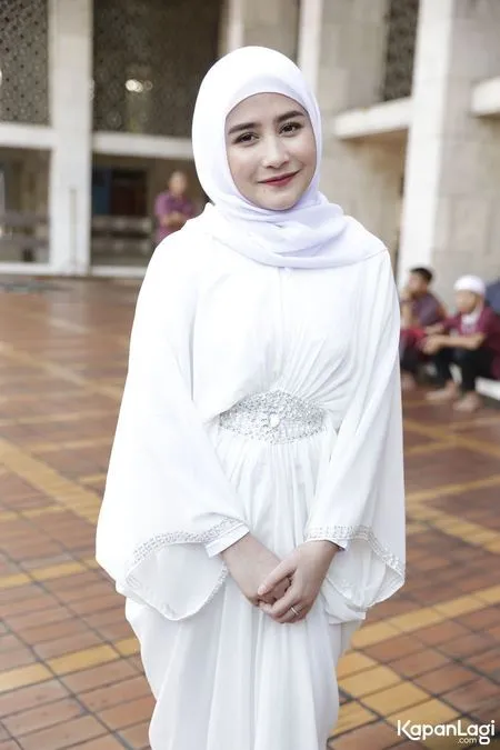 Foto Prilly Latuconsina