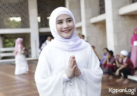 Foto Prilly Latuconsina