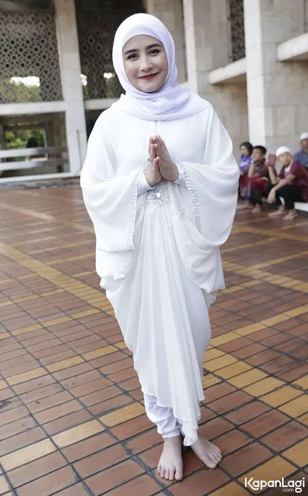 Foto Prilly Latuconsina