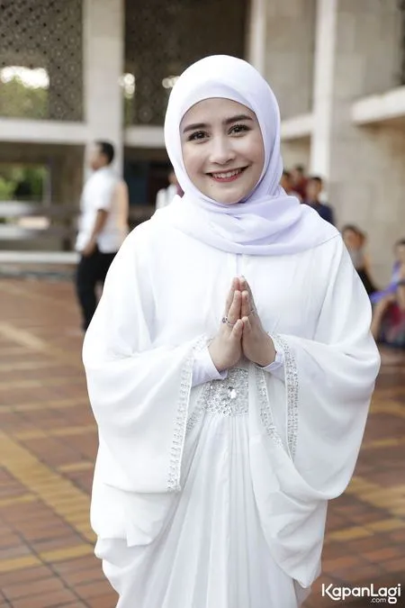 Foto Prilly Latuconsina