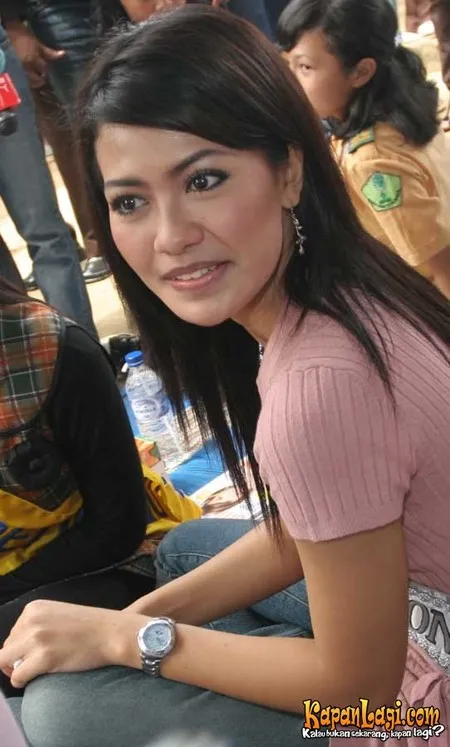Foto Putri Raemawasti
