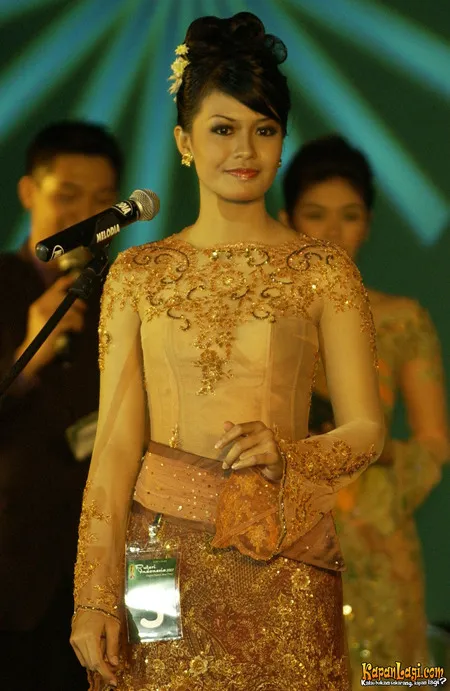 Foto Putri Raemawasti