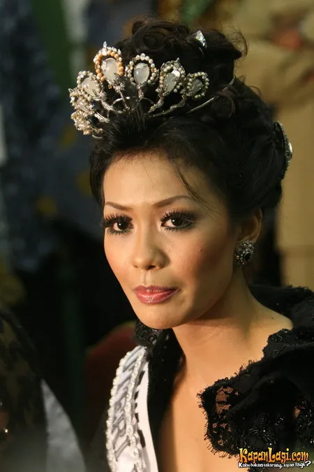 Foto Putri Raemawasti