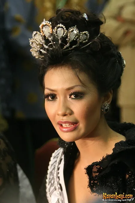 Foto Putri Raemawasti