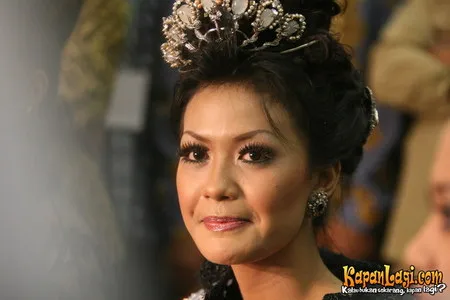 Foto Putri Raemawasti