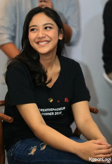 Foto Putri Tanjung