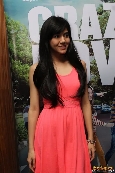 Foto Putri Una Astari