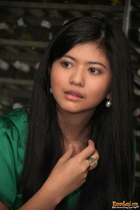 Foto Qory Sandioriva