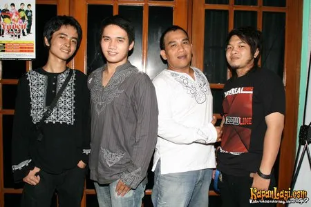 Foto Raden Band