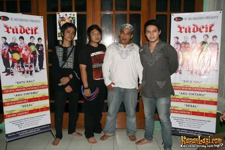 Foto Raden Band