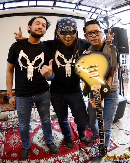 Foto Raksasa Band