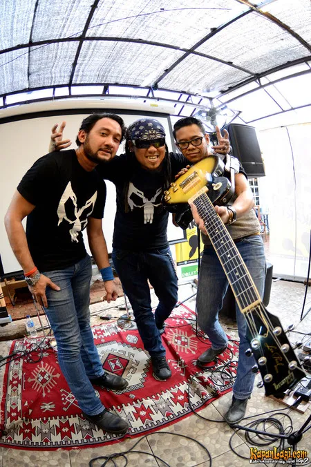 Foto Raksasa Band