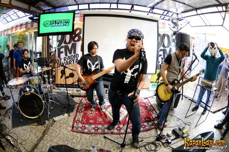 Foto Raksasa Band