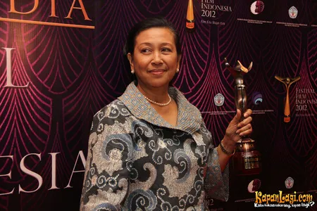 Foto Ratna Riantiarno