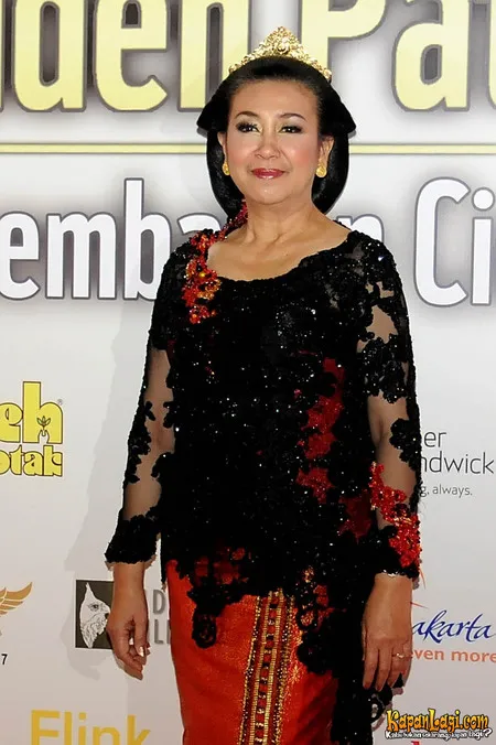 Foto Ratna Riantiarno