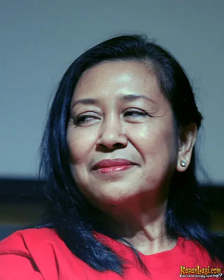 Foto Ratna Riantiarno