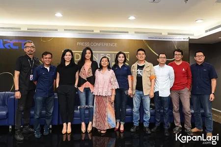 Foto Ratna Riantiarno