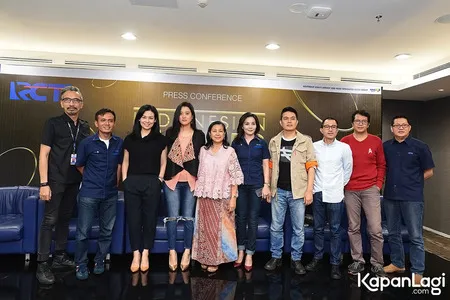 Foto Ratna Riantiarno