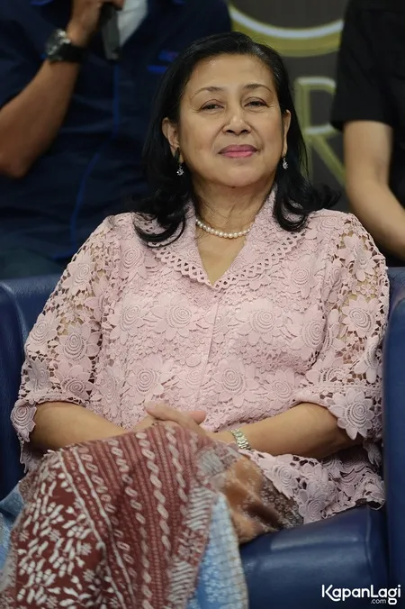 Foto Ratna Riantiarno