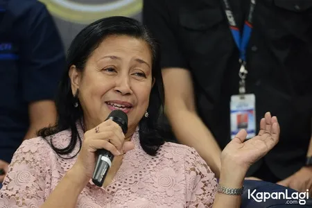 Foto Ratna Riantiarno
