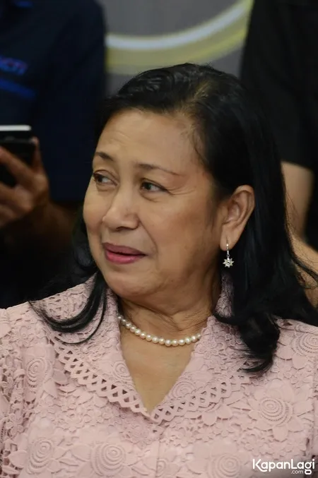 Foto Ratna Riantiarno
