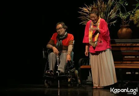 Foto Ratna Riantiarno