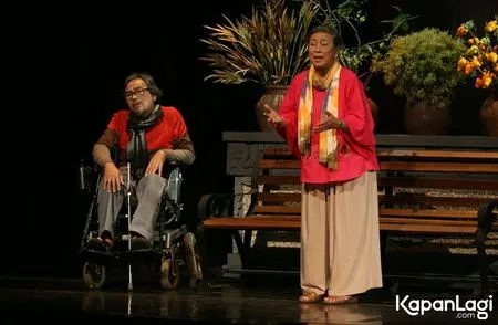 Foto Ratna Riantiarno