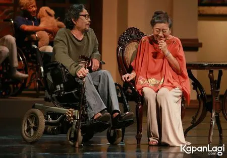 Foto Ratna Riantiarno