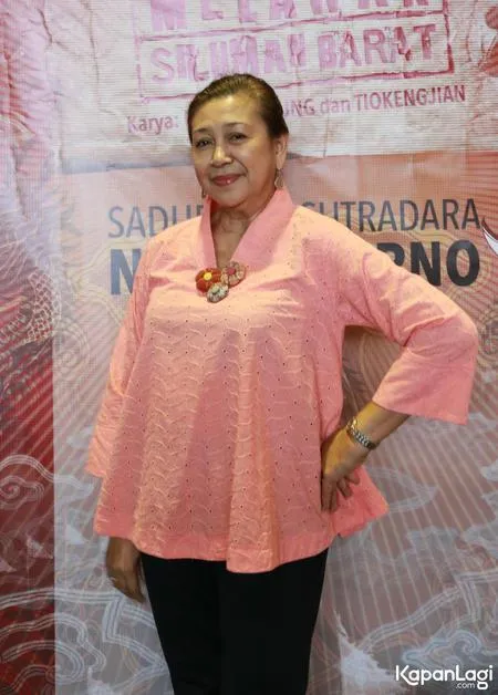 Foto Ratna Riantiarno
