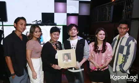 Foto Regina Poetiray