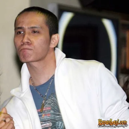 Foto Ressa Herlambang