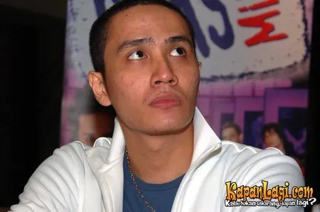 Foto Ressa Herlambang