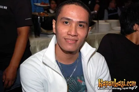 Foto Ressa Herlambang