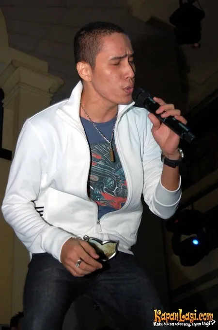 Foto Ressa Herlambang