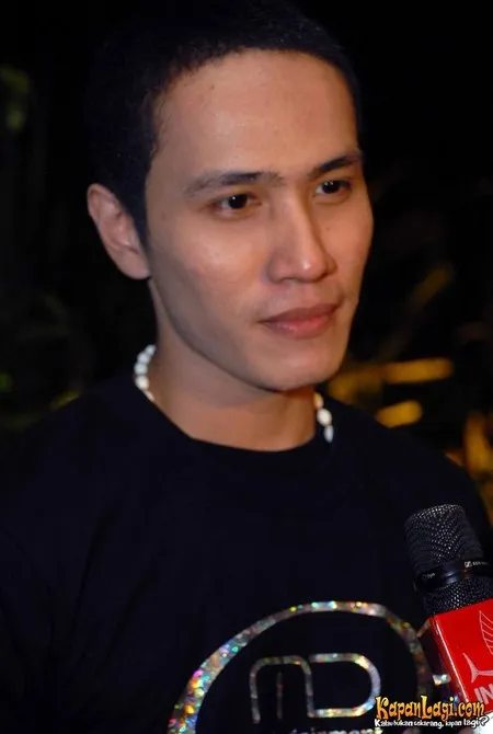 Foto Ressa Herlambang