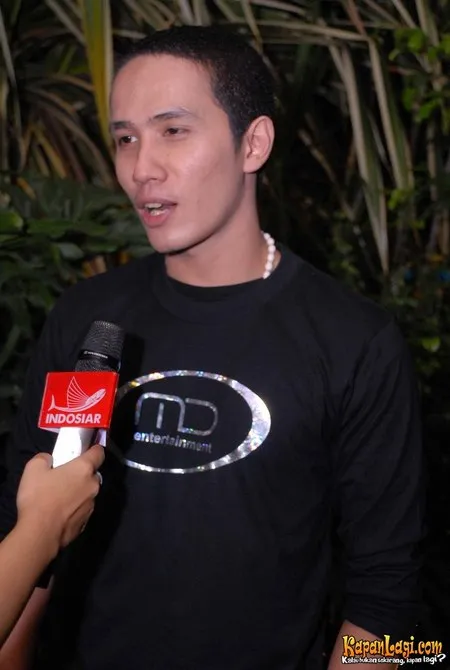 Foto Ressa Herlambang