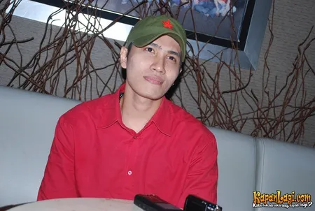 Foto Ressa Herlambang