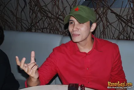 Foto Ressa Herlambang