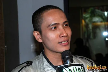 Foto Ressa Herlambang