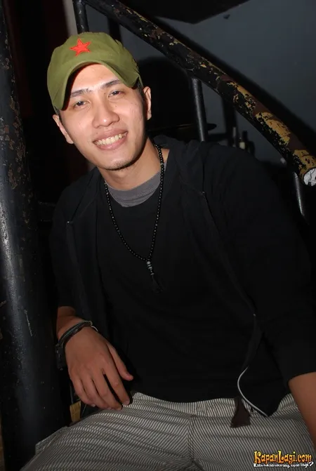 Foto Ressa Herlambang