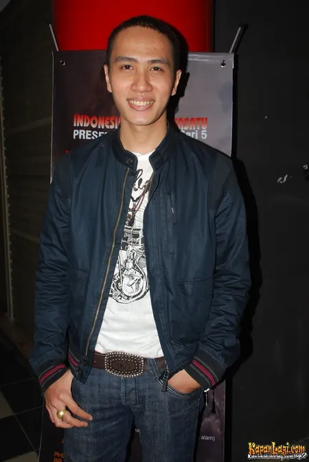 Foto Ressa Herlambang