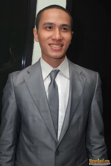 Foto Ressa Herlambang