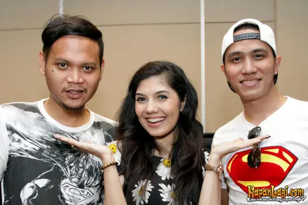 Foto Ressa Herlambang