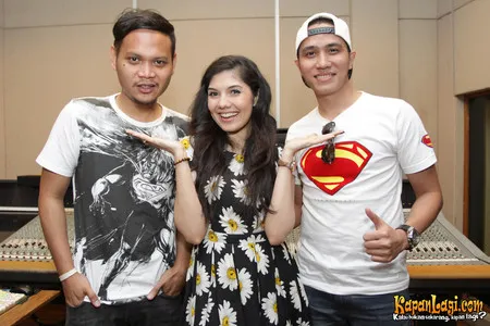 Foto Ressa Herlambang