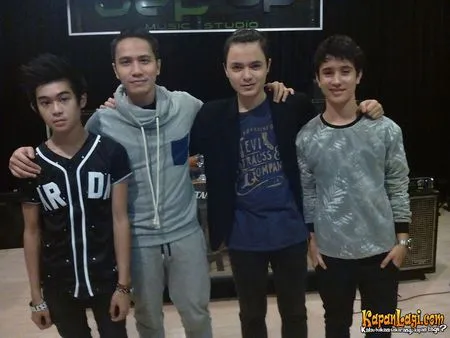 Foto Ressa Herlambang