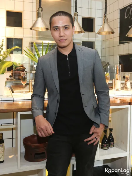 Foto Ressa Herlambang