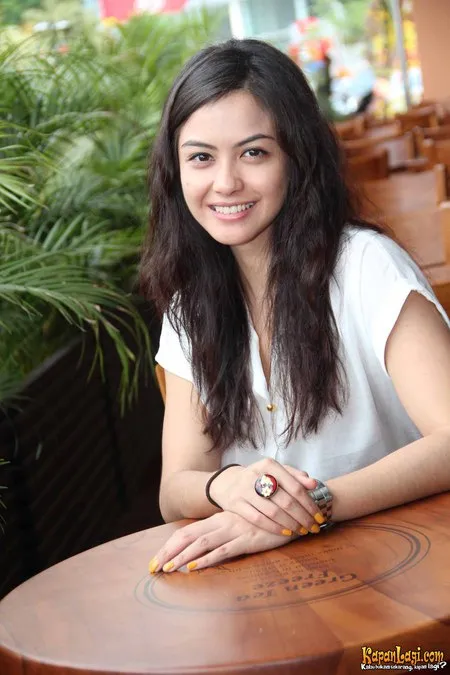 Foto Revalina S Temat. Nomor Foto: 661