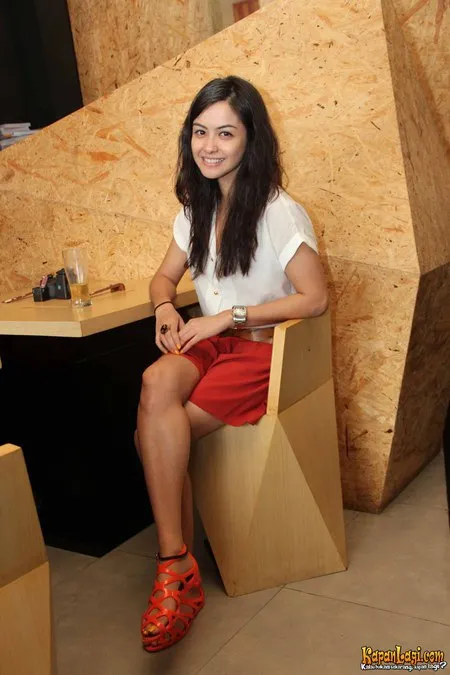 Foto Revalina S Temat. Nomor Foto: 690