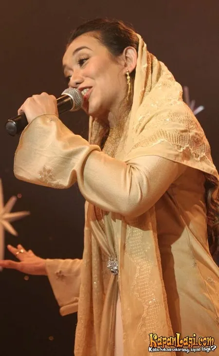 Foto Reza Artamevia