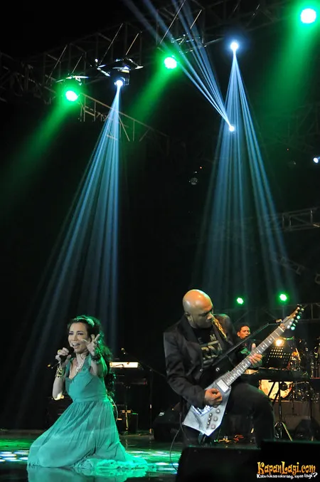 Foto Reza Artamevia